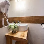 Gawra Z Jacuzzi זקופאנה