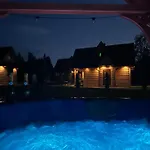 בקתה Gawra Z Jacuzzi *