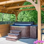 Gawra Z Jacuzzi בקתה זקופאנה